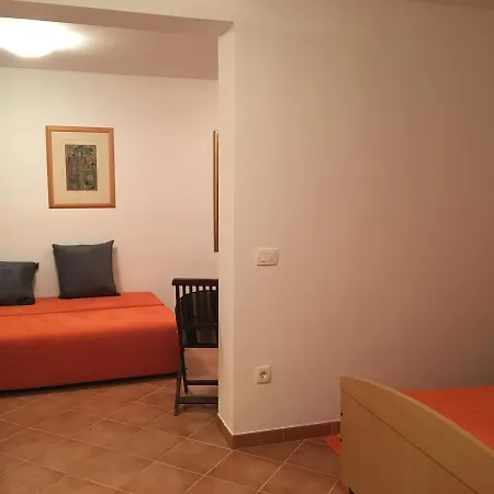 Apartment Ap.galerija Istok-zapad 2 - 