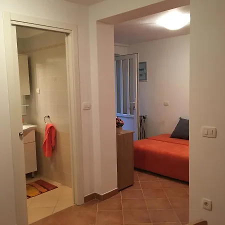 Apartment Ap.galerija Istok-zapad 2 - 
